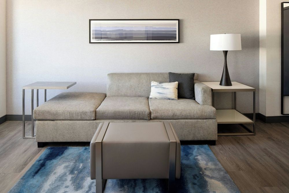 Las Vegas Marriott Suite, 1 King Bed with Sofa bed 4