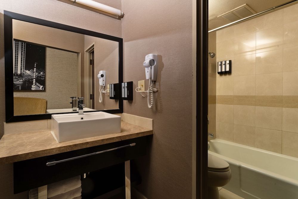Plaza Hotel & Casino DELUXE, 2 QUEEN BEDS 5