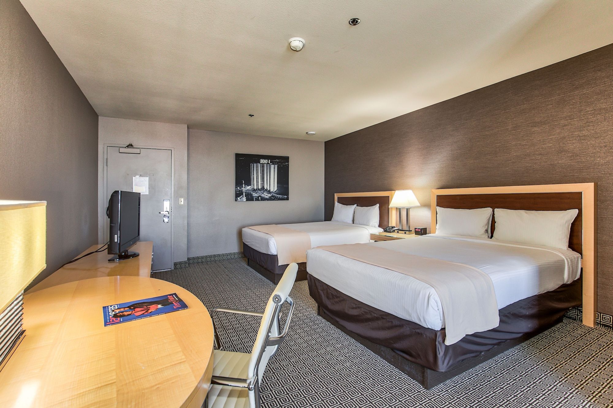 Plaza Hotel & Casino DELUXE, 2 QUEEN BEDS 3