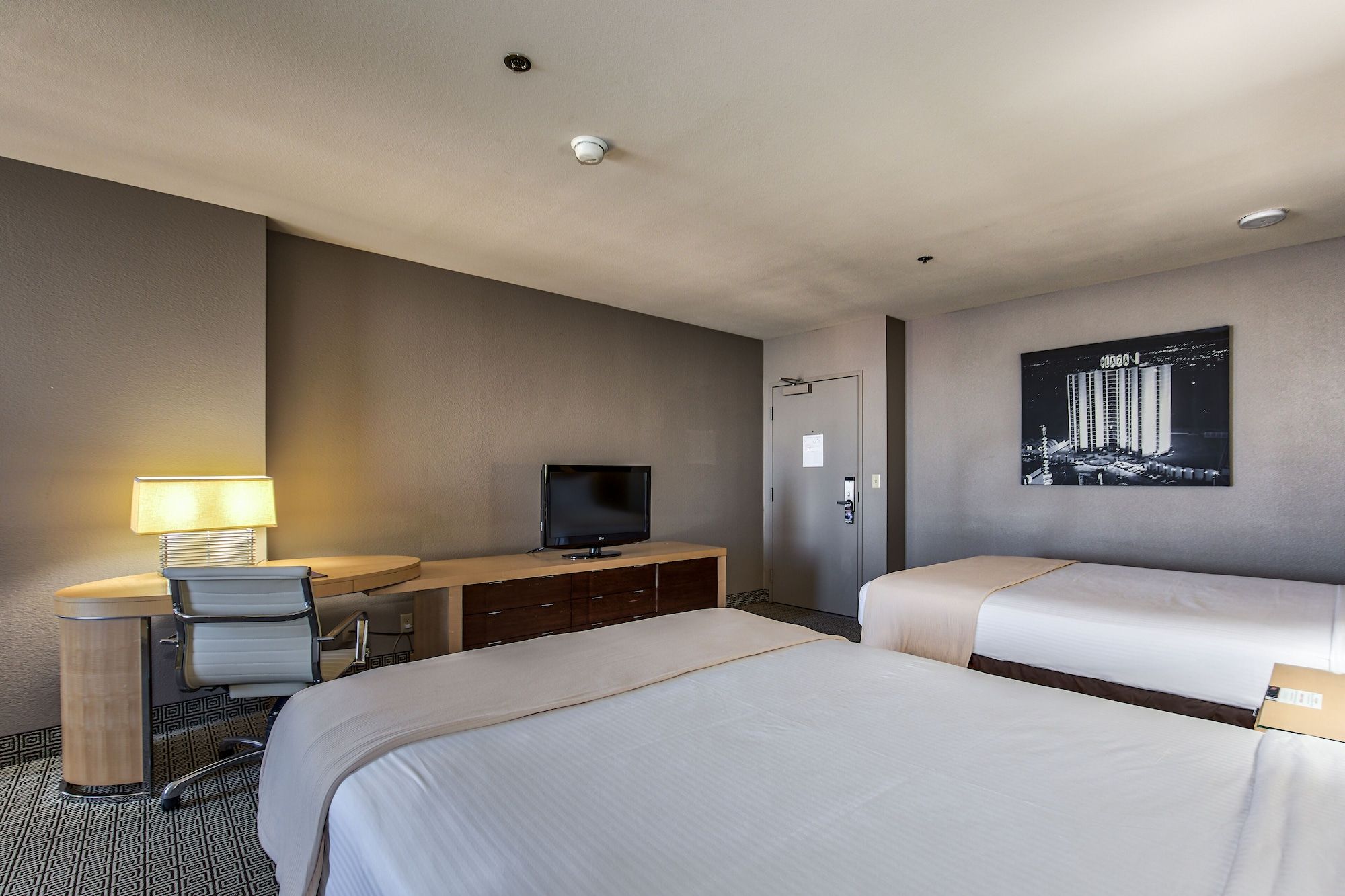 Plaza Hotel & Casino DELUXE, 2 QUEEN BEDS 4