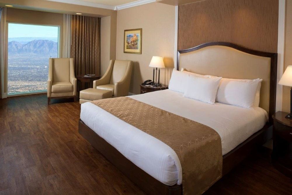 South Point Hotel, Casino, and Spa Premium Room, 1 King Bed, Smoking (Premium View)