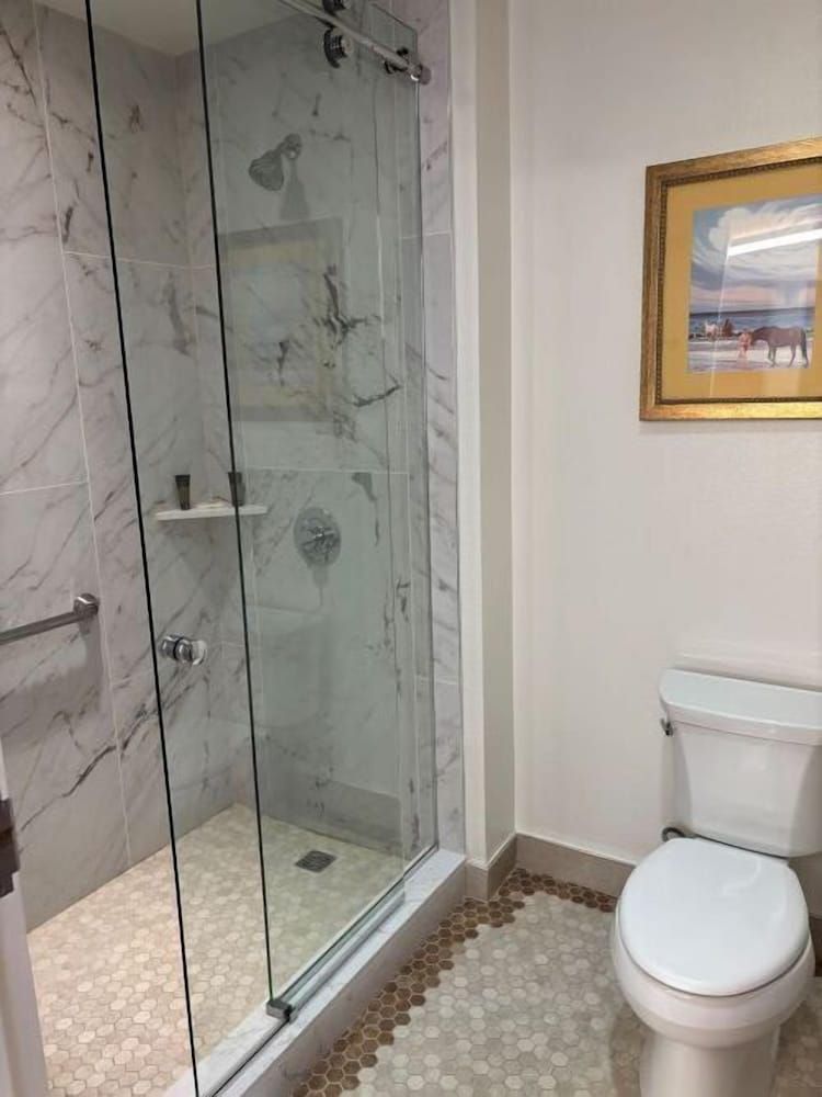 South Point Hotel, Casino, and Spa Premium Room, 1 King Bed, Smoking (Premium View) 4