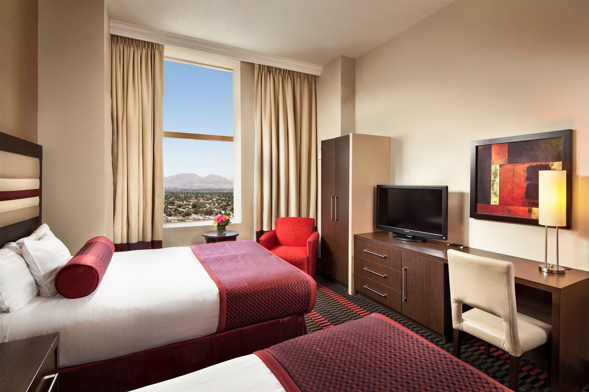 The STRAT Hotel, Casino & Tower Select 2 Queens