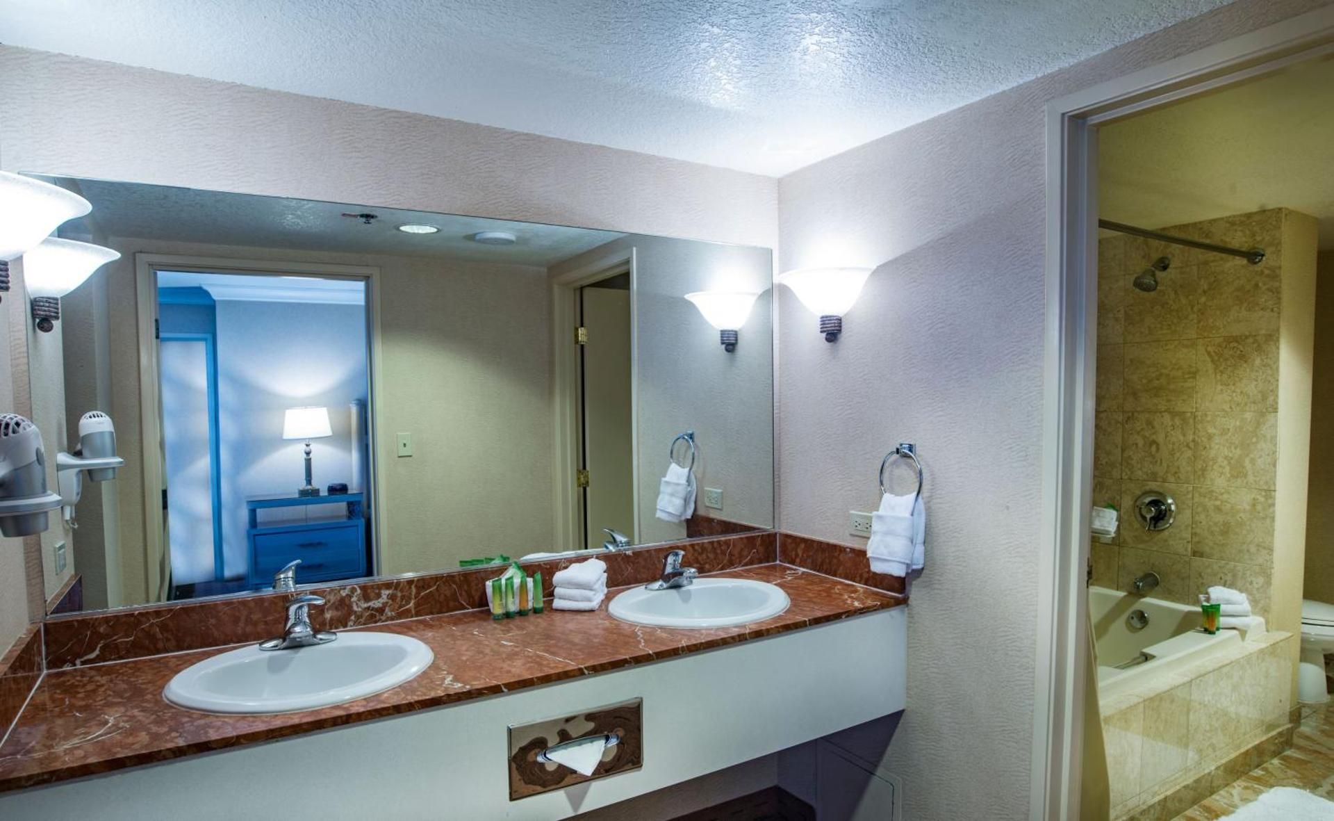 undefined The STRAT Hotel, Casino & Tower 6