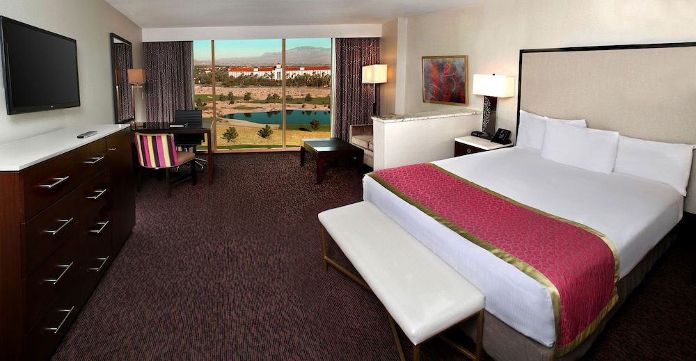 Suncoast Hotel and Casino Deluxe Room, 1 King Bed