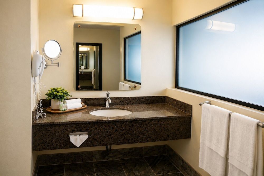 Silver Sevens Hotel and Casino, a Wyndham Garden Deluxe Room, 1 King Bed, Non Smoking 2