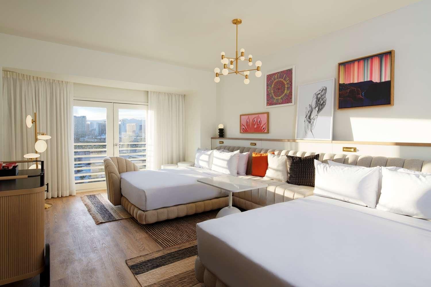 2 Queens Dog Chamber