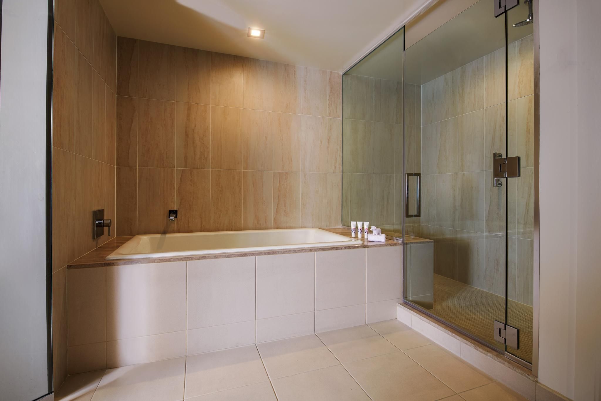 Ruby King Grand Chamber Suite