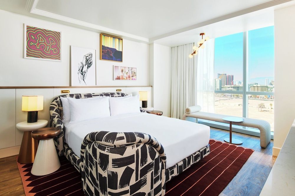Grand Room, 1 King Bed, Hearing Accessible (Ruby, Corner)