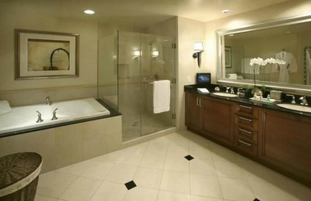 undefined The Signature at MGM Grand (All Suites) 9