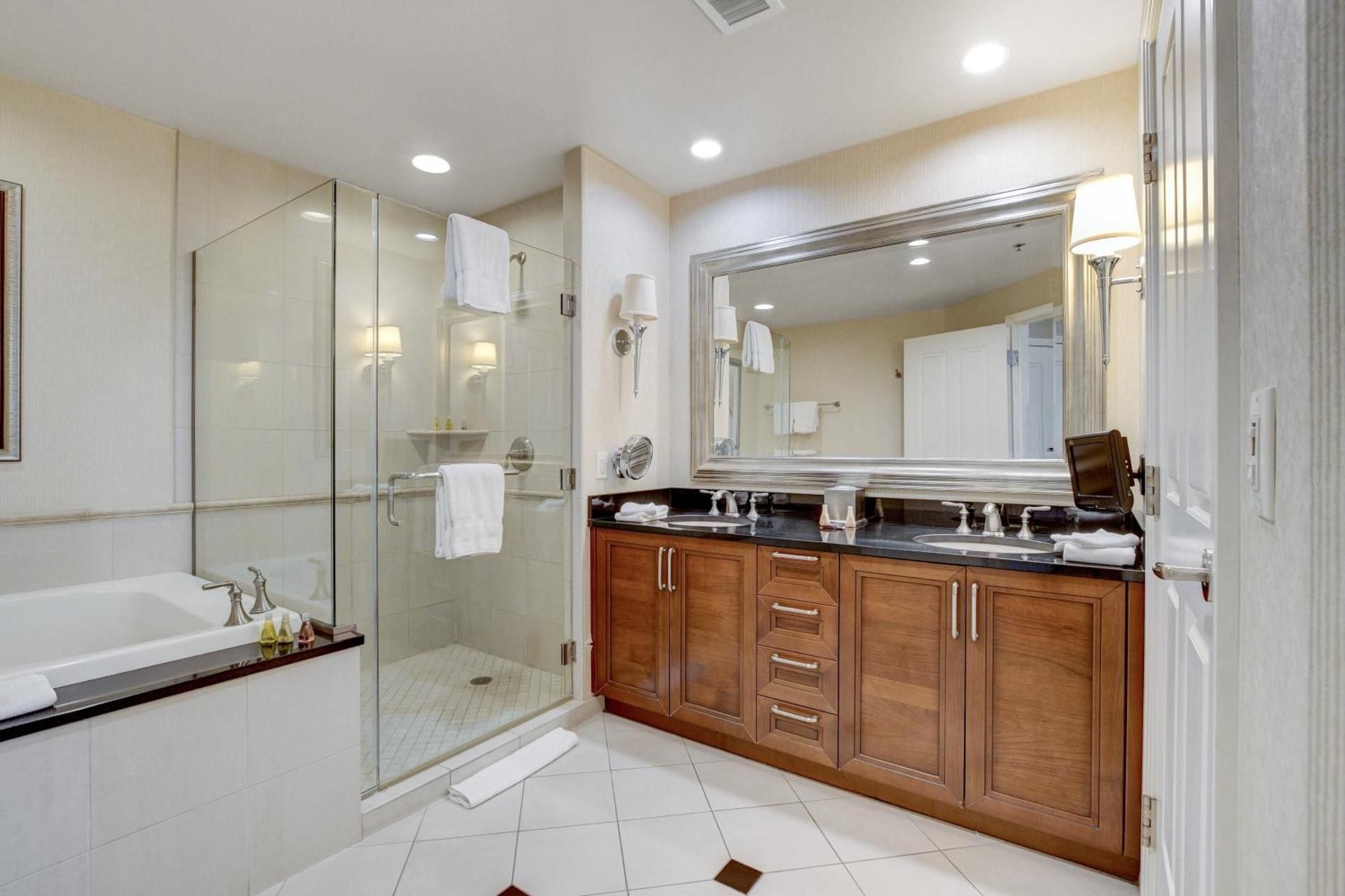 undefined The Signature at MGM Grand (All Suites) 10