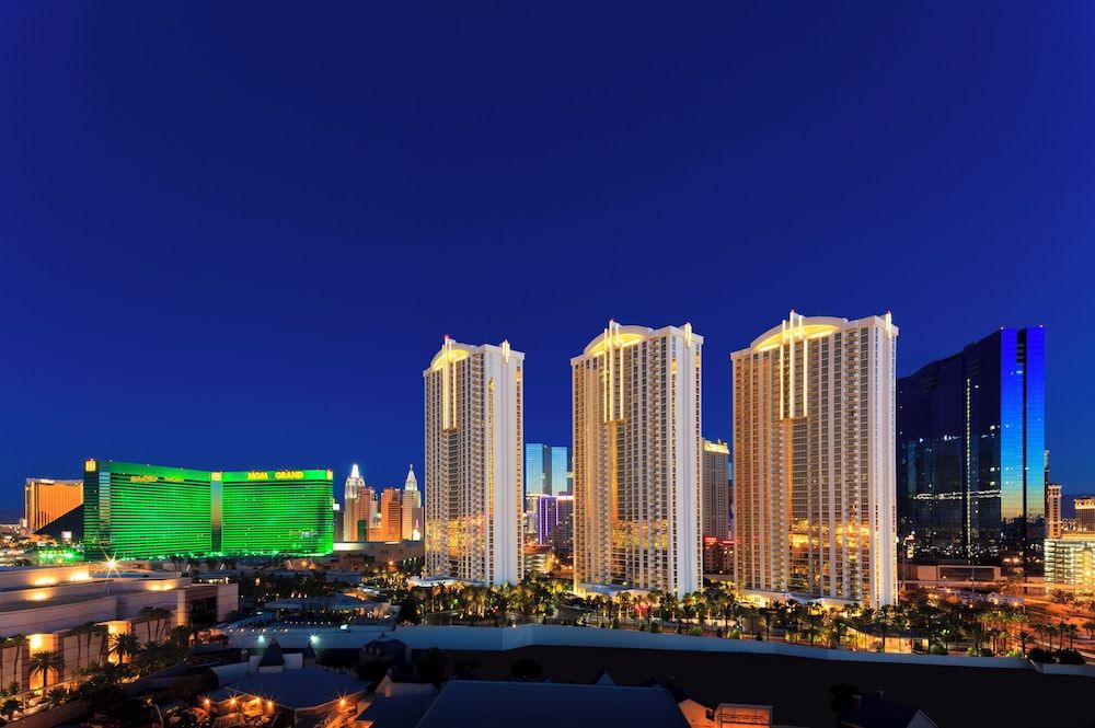 The Signature at MGM Grand (All Suites)