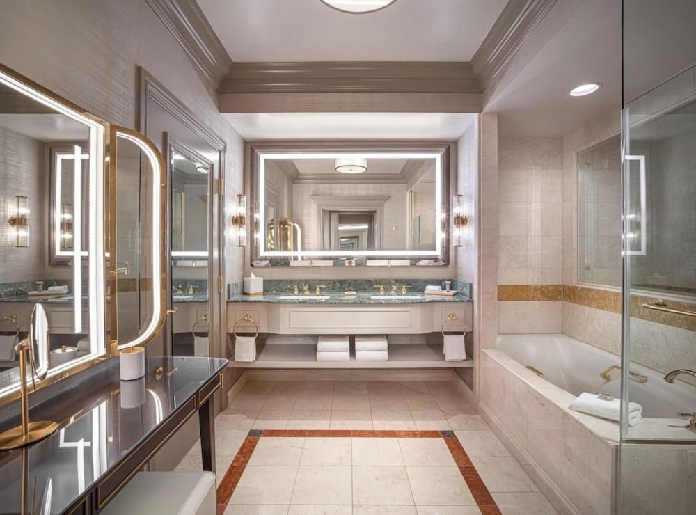 Luxury King Suite City View