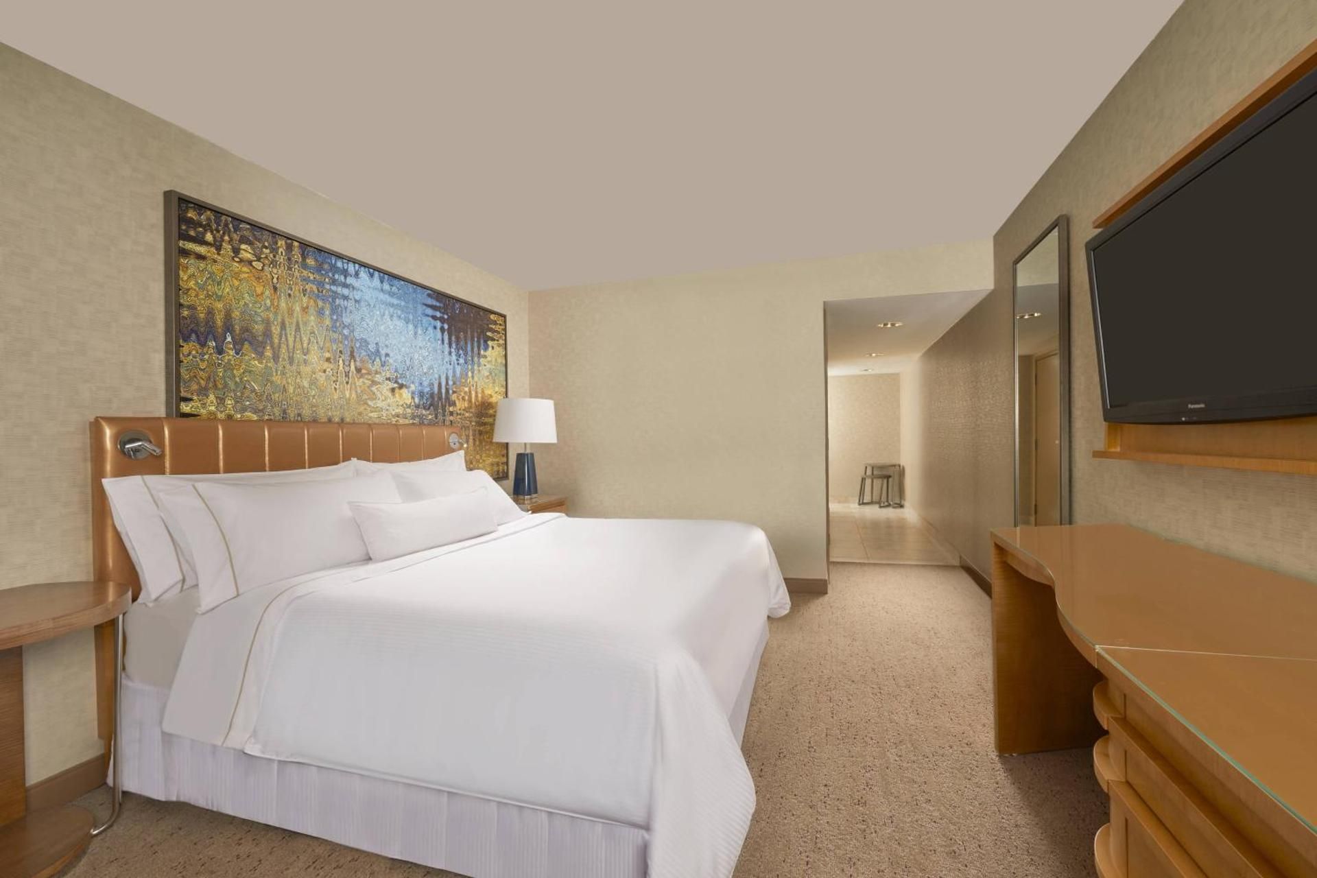Traditional, Guest room, 1 King (Mobility and Hearing Accessible w/Roll-in Shower)