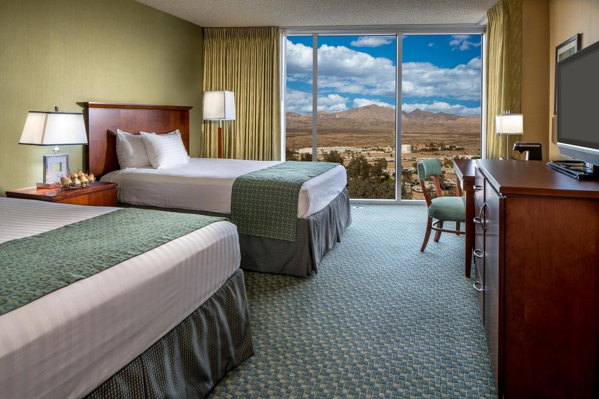 The Aquarius Casino Resort, BW Premier Collection Panorama Room - 2 Queens 2