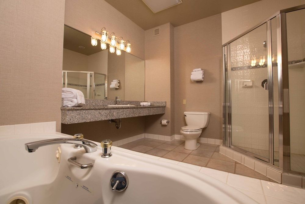 Nugget Casino Resort Petite King Suite, Non Smoking 3