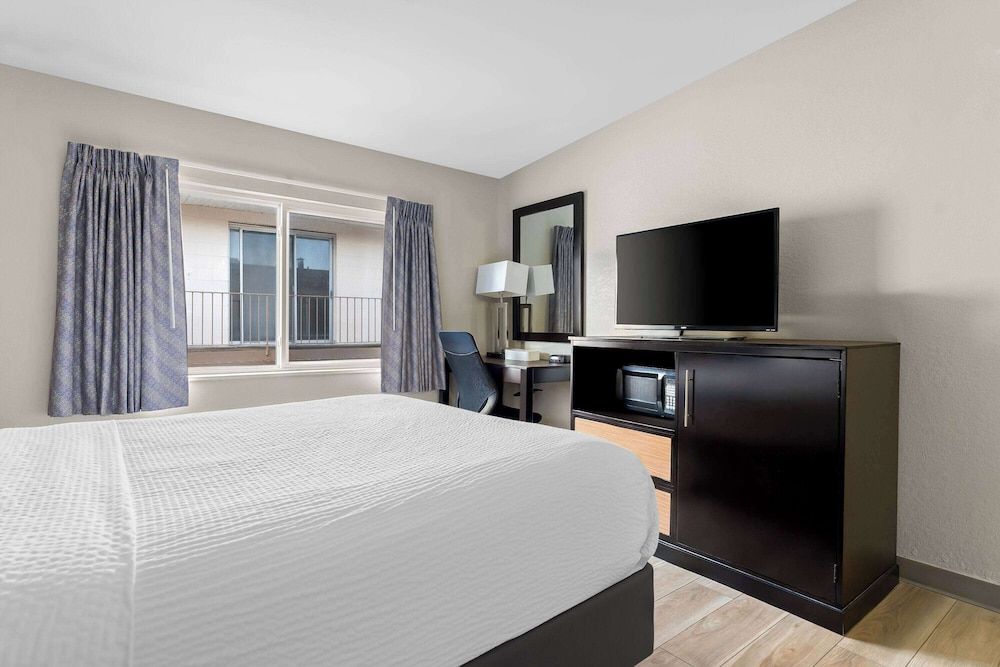 Standard Room, 1 King Bed
