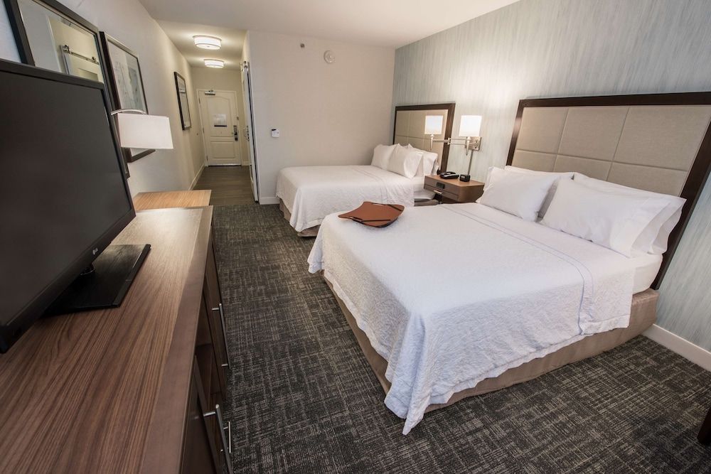 Room, 2 Queen Beds, Accessible, Bathtub