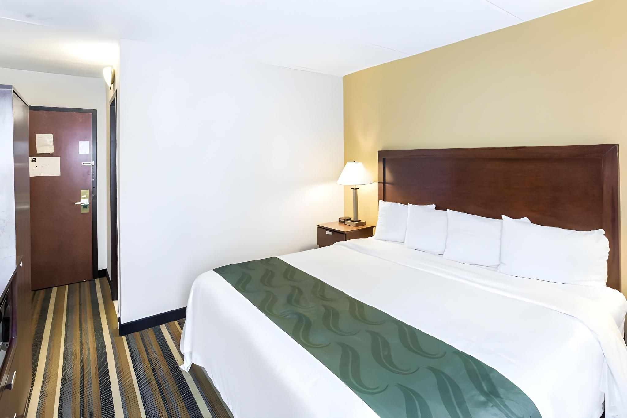 1 King Bed Nonsmoking