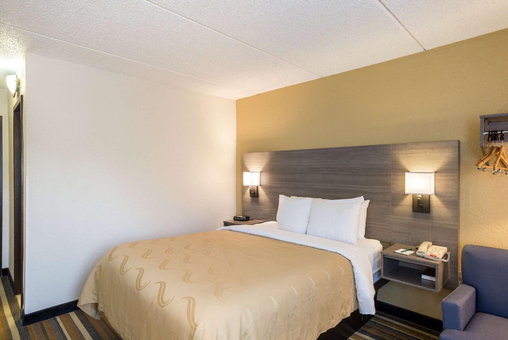 1 Queen Bed, Nonsmoking