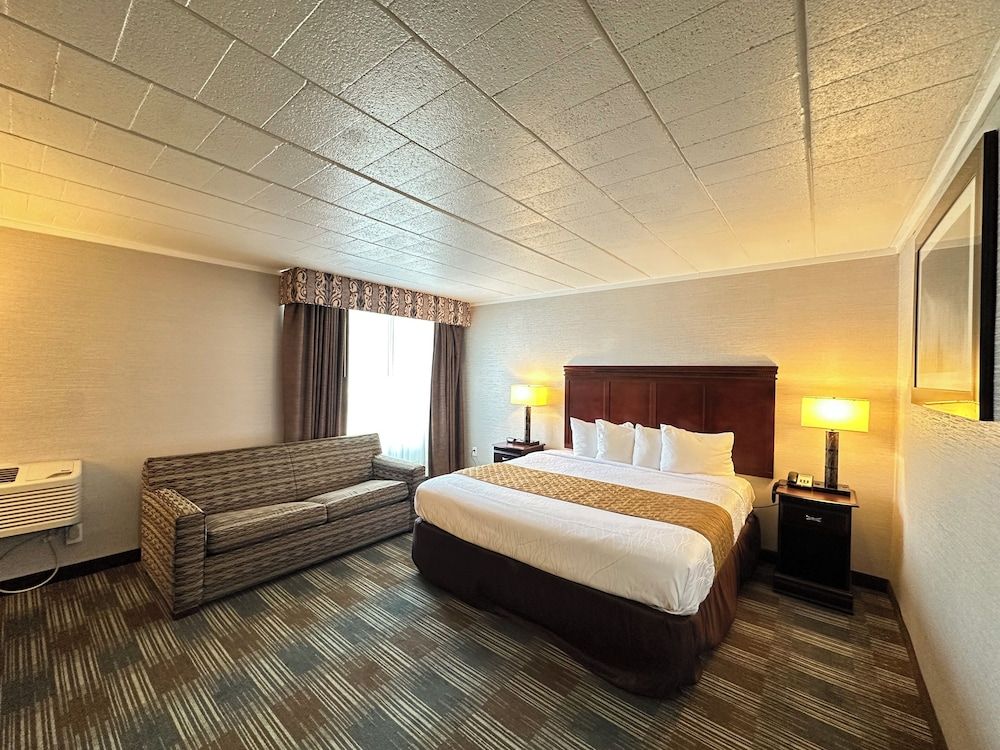 Suite, 1 King Bed and sofa bed, Non Smoking