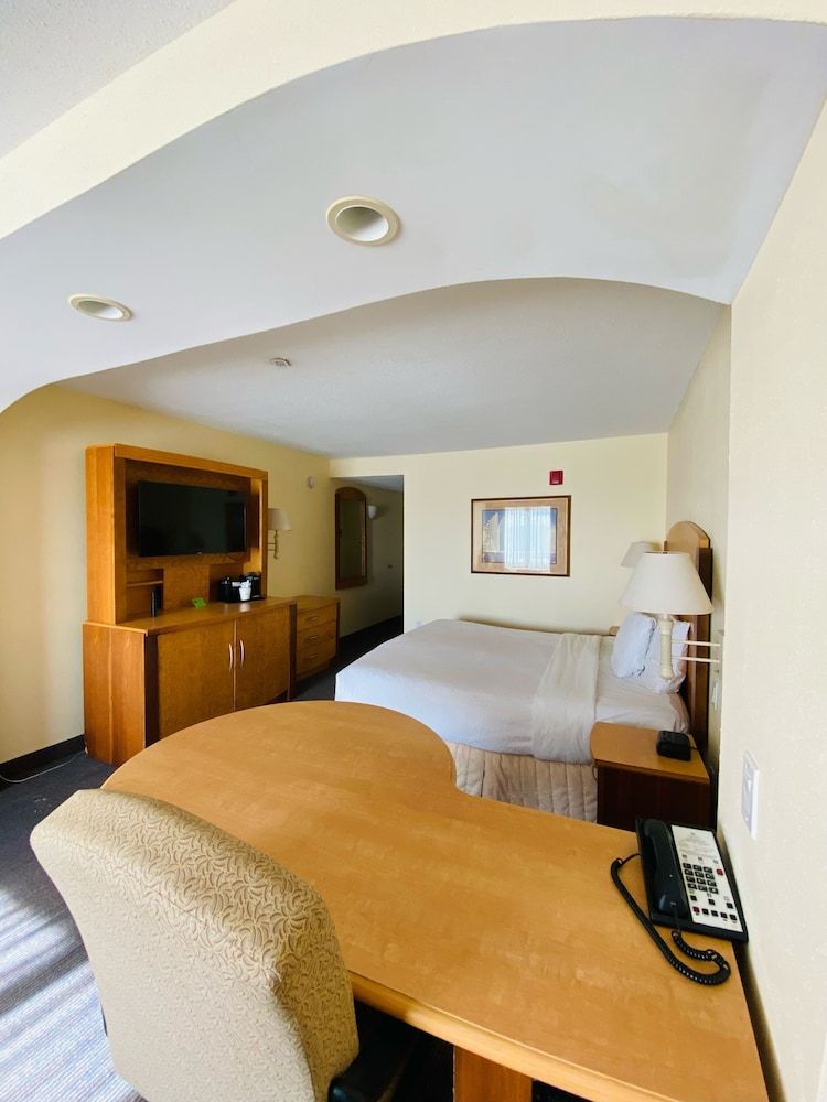Room, 1 King Bed, Accessible, Non Smoking (Mobility/Hearing Impaired Accessible)
