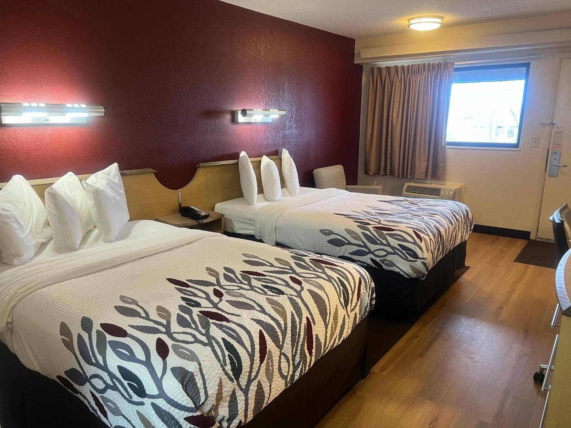 Deluxe 2 Full Beds Smoke Free