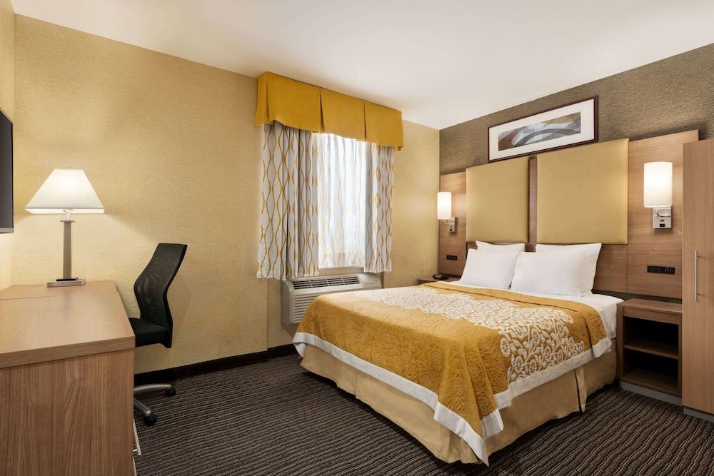 Standard Room, 1 Queen Bed