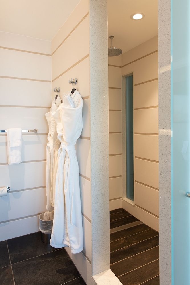 Hotel Le Bleu Signature Collection 1 King Bed 2