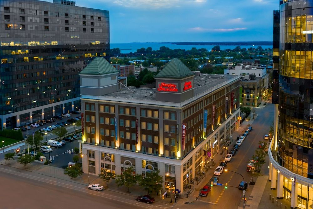 undefined Hampton Inn & Suites Buffalo Downtown 4