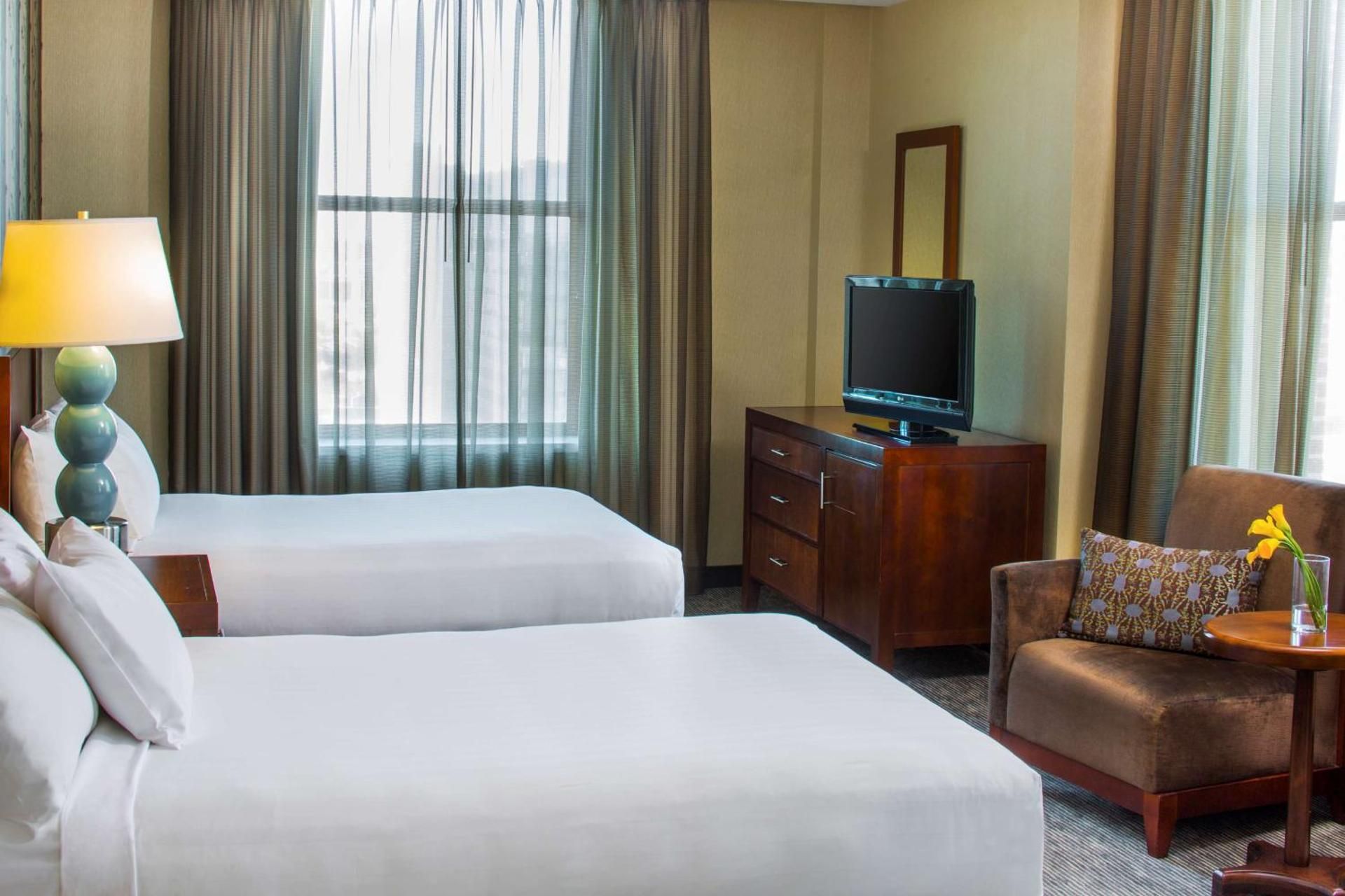 2 Double Beds