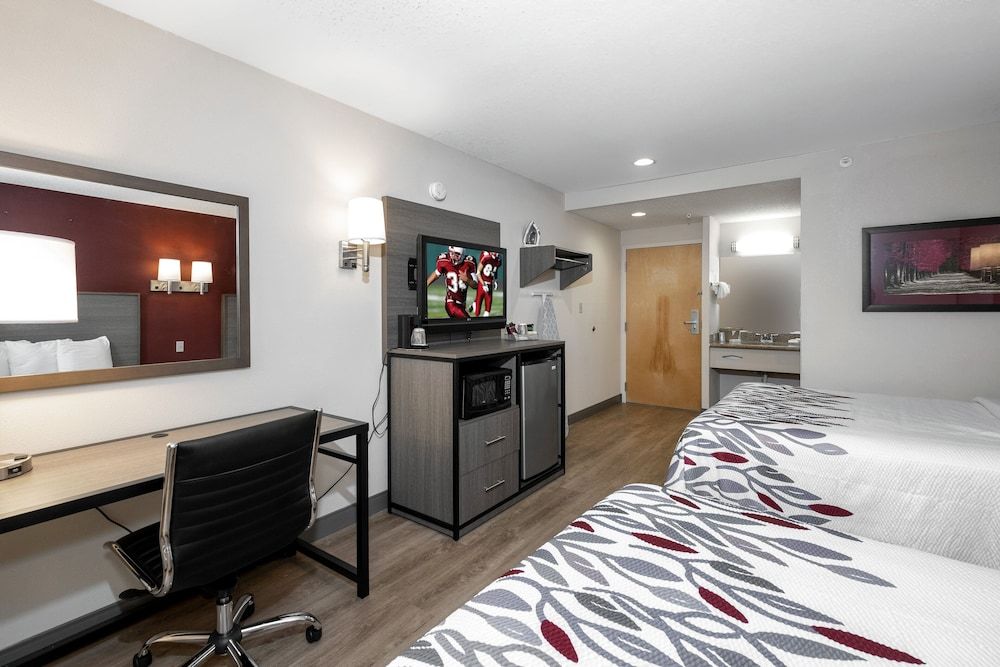 Red Roof Inn Clifton Park Deluxe Room, 2 Double Beds (Smoke Free) 12