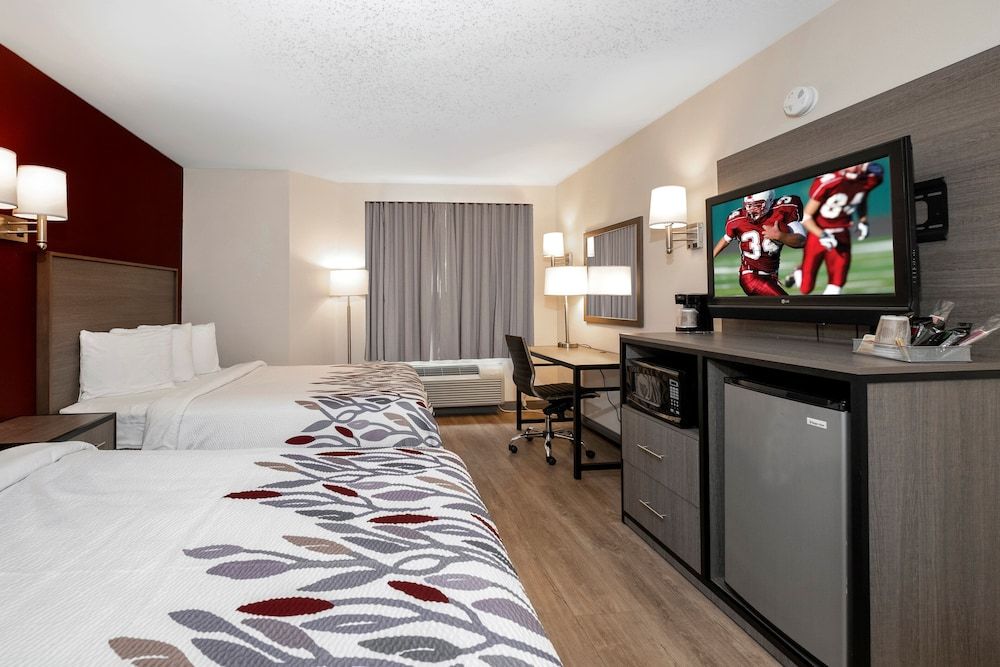 Red Roof Inn Clifton Park Deluxe Room, 2 Double Beds (Smoke Free) 3