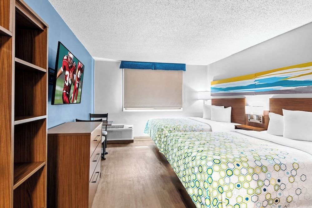 HomeTowne Studios by Red Roof & Conference Center Cortland Studio, 2 Double Beds, Non Smoking 3