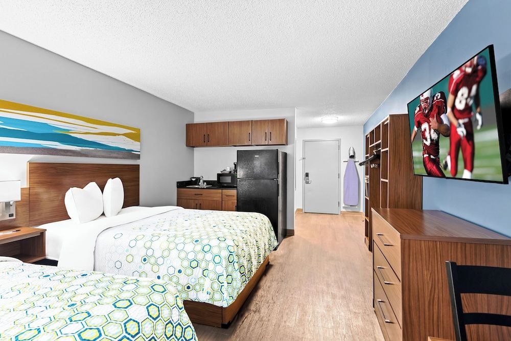 HomeTowne Studios by Red Roof & Conference Center Cortland Studio, 2 Double Beds, Non Smoking 4