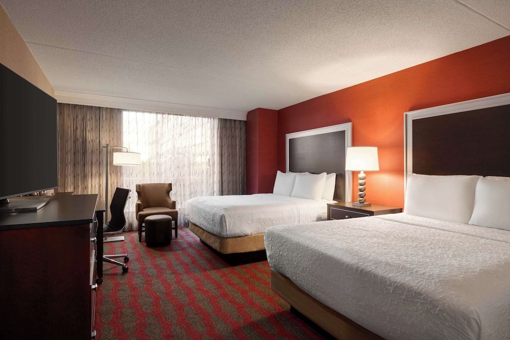 DoubleTree by Hilton New York LaGuardia Airport Room, 2 Queen Beds 2