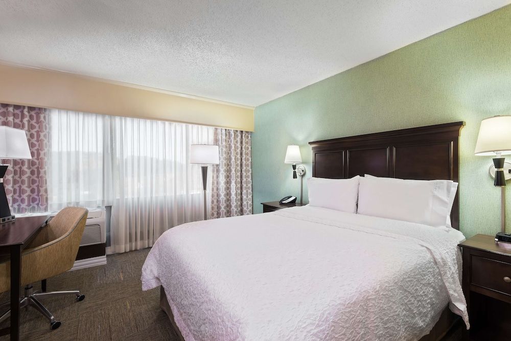 Room, 1 King Bed, Non Smoking (With Sofa Bed, Drinks-Snacks)