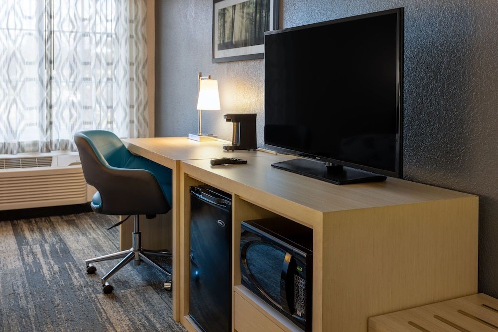 Room, 2 Queen Beds, Accessible, Non Smoking (Mobility/Hearing, Bathtub w/Grab Bars)