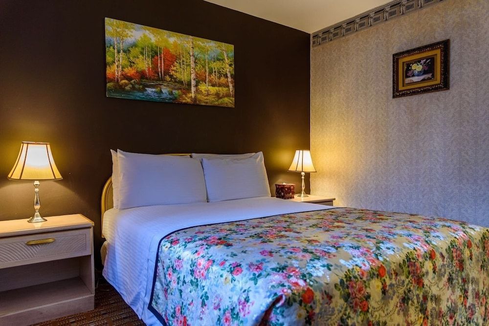 undefined Flushing Central Hotel 88 2