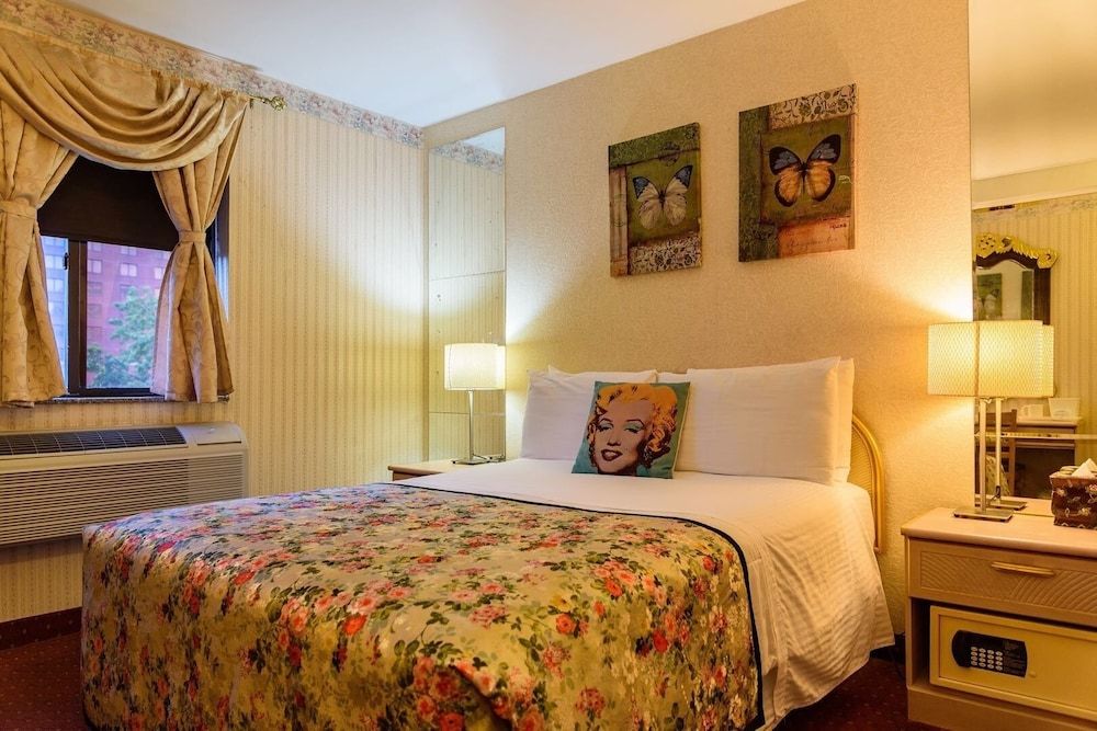 Flushing Central Hotel 88 Basic Room, 1 Queen Bed, Non Smoking 3