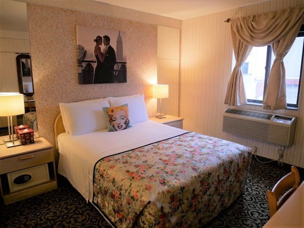 Flushing Central Hotel 88 Basic Room, 1 Queen Bed, Non Smoking 2