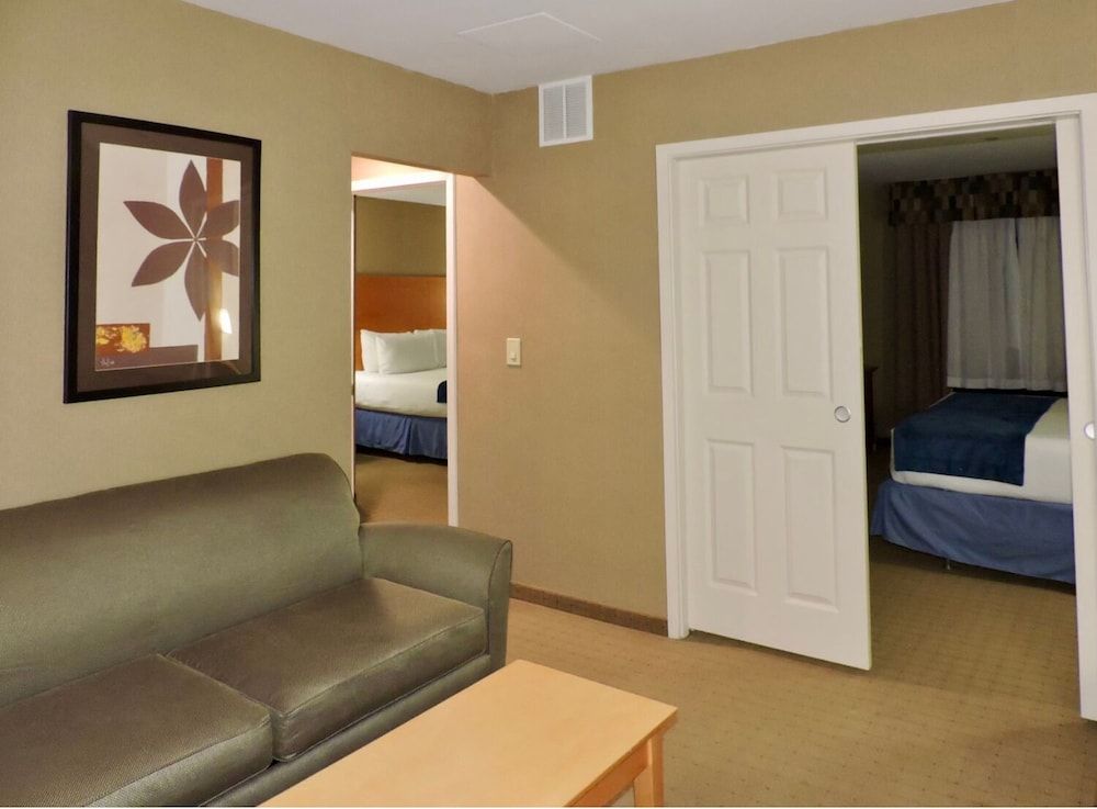 undefined Marco LaGuardia Hotel 2