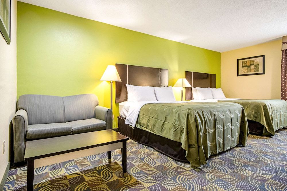 2 Queen Beds with Sofabed, Nonsmoking