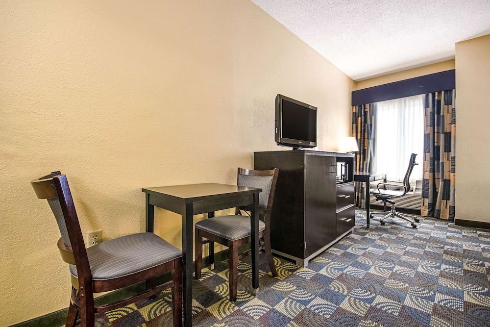 Standard Room, 2 Queen Beds, Non Smoking