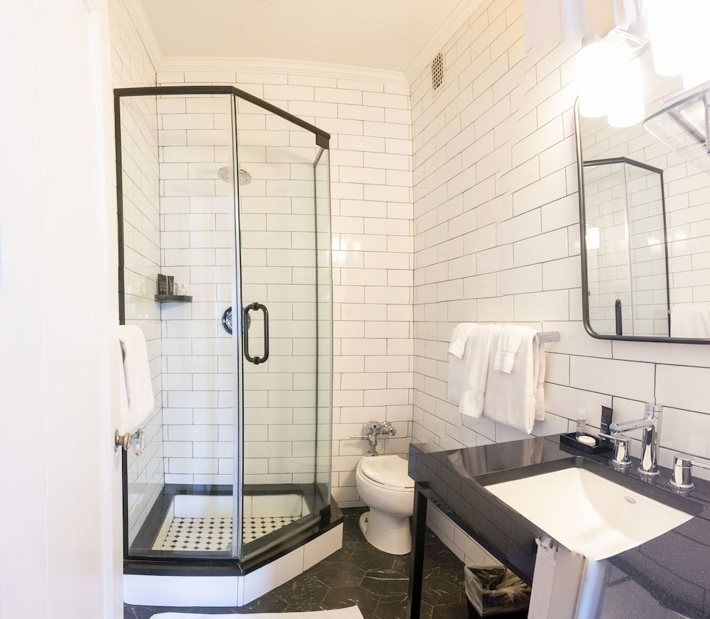 The Queensbury Hotel Room (Hotel Single King Bed) 3