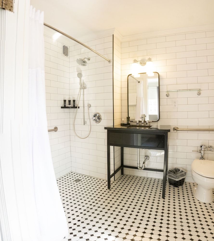 The Queensbury Hotel Room, Accessible (Hotel Single Queen) 3