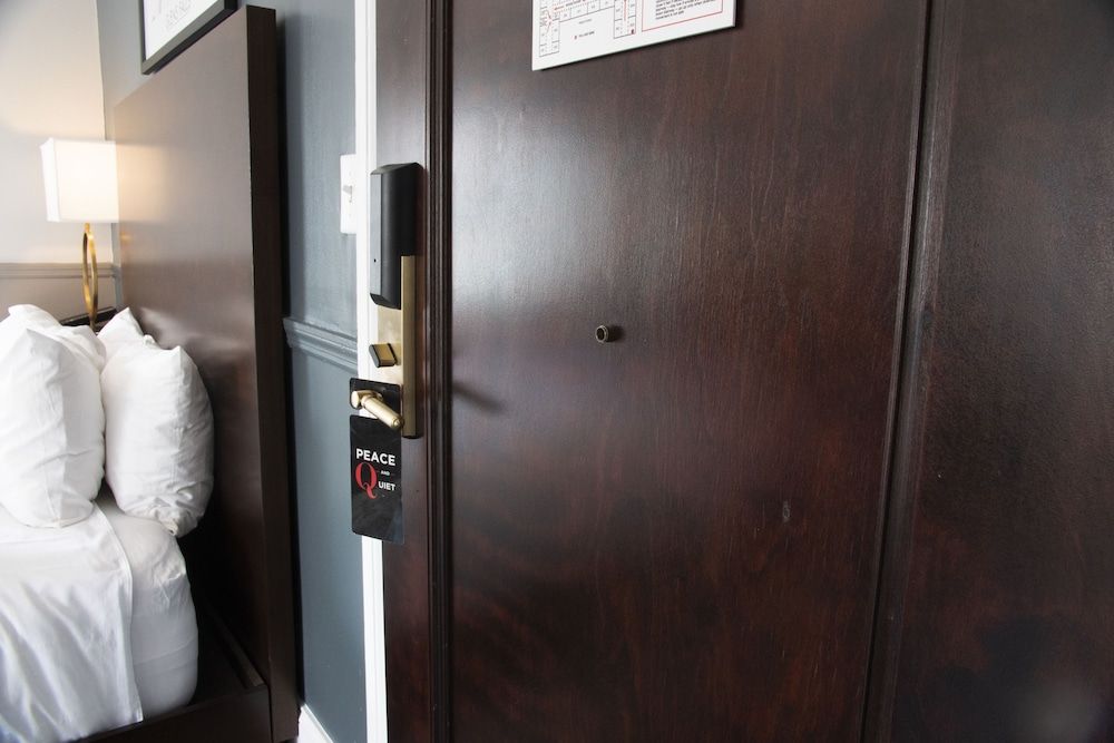 The Queensbury Hotel Room, Accessible (Hotel Single Queen) 4