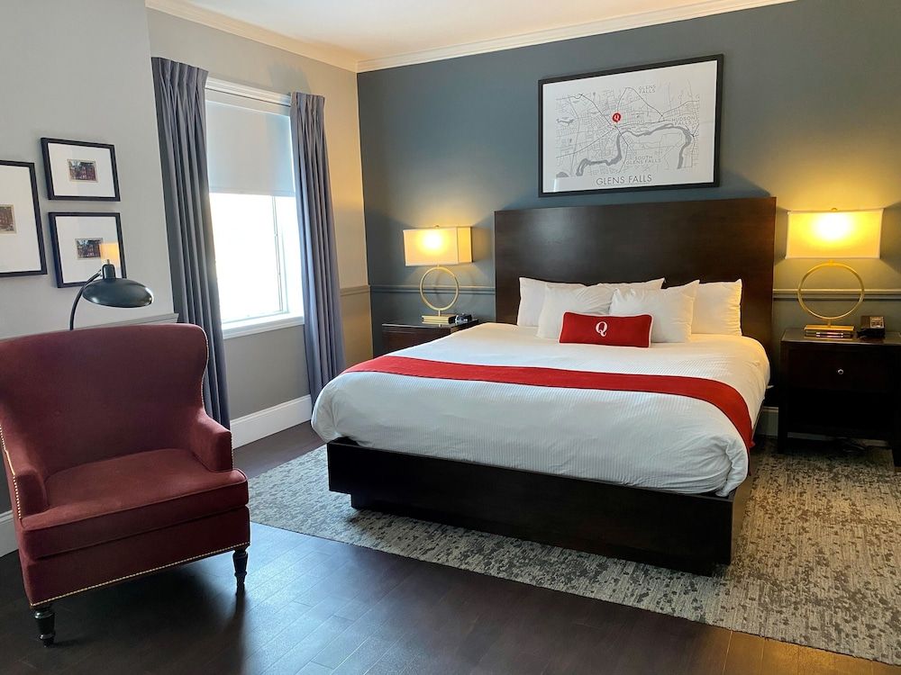 The Queensbury Hotel Room (Hotel Single King Bed)