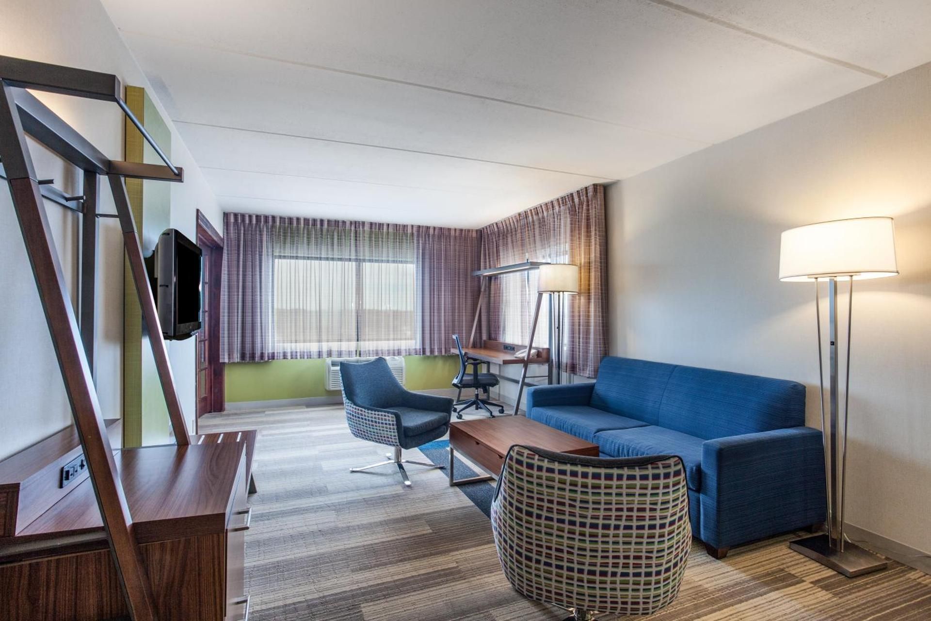 2 Queen Beds 1 Bedroom Suite Sofa Bed