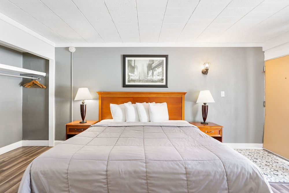 Superior Single Room, 1 King Bed, Smoking